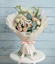 Букет цветов из:  Розы и Лизиантусы в Суворовской