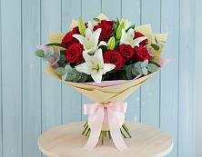 Букет цветов из:  Лилии и Розы в Суворовской
