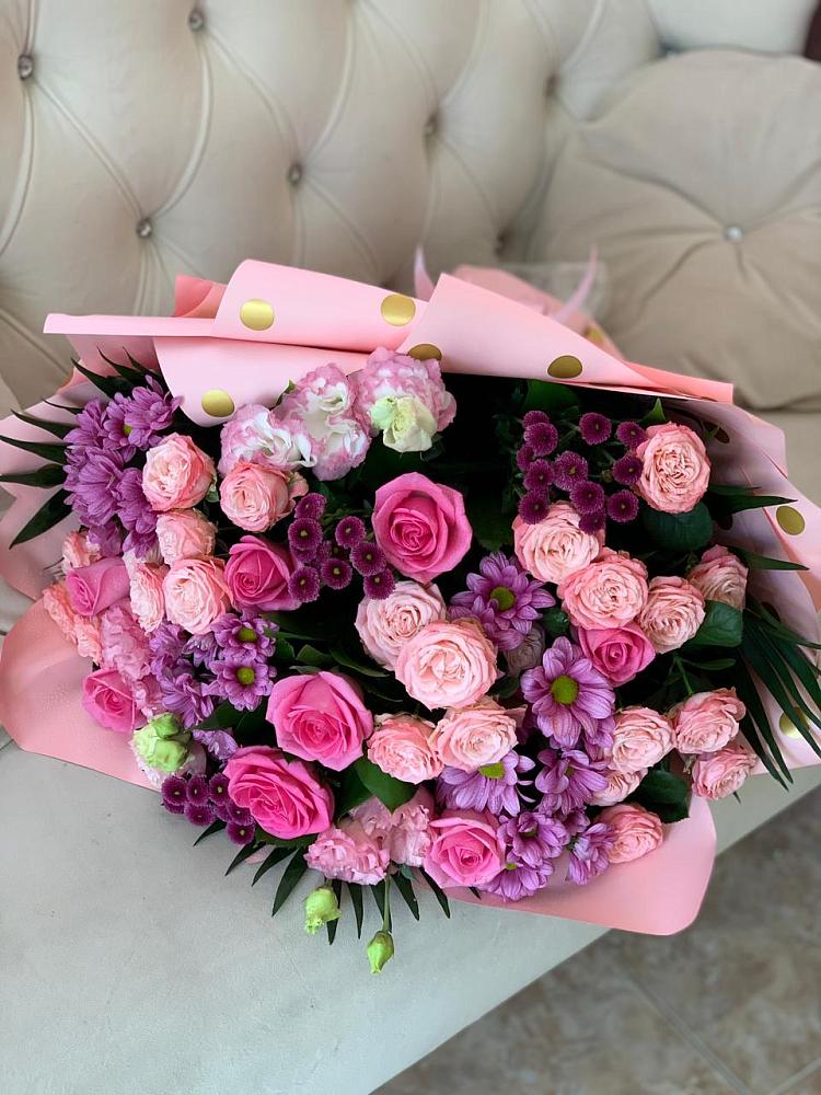 Букет цветов из: Хризантемы, Розы и Лизиантусы в Суворовской