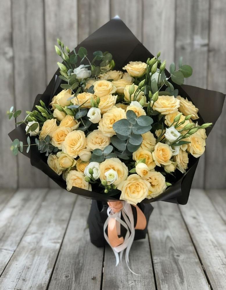 Букет цветов из: Розы и Лизиантусы в Суворовской