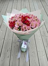 Букет цветов из:  Альстромерии в Суворовской