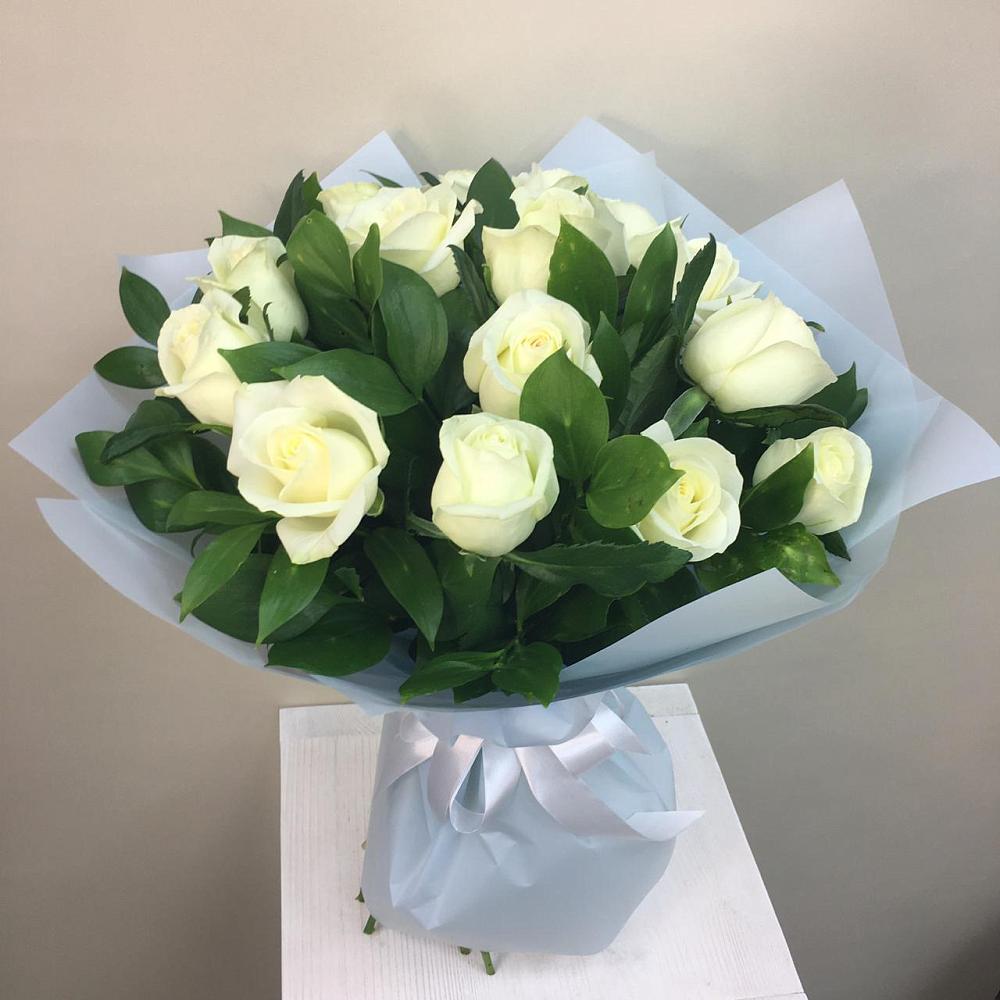 Букет 15 Белых роз Проуд в Суворовской