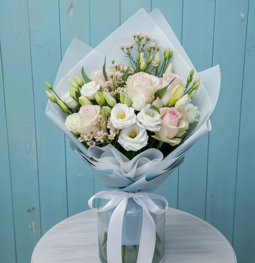 Букет цветов из: Розы и Лизиантусы в Суворовской