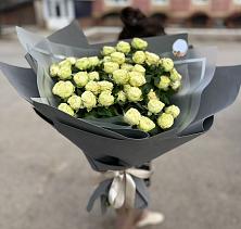 Букет Белые кустовые розы Солинеро в Суворовской