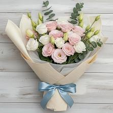 Букет цветов из:  Лизиантусы в Суворовской