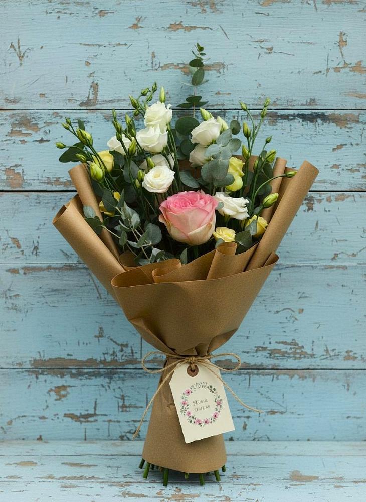 Букет цветов из: Розы и Лизиантусы в Суворовской