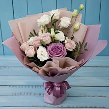 Букет цветов из:  Розы и Лизиантусы в Суворовской