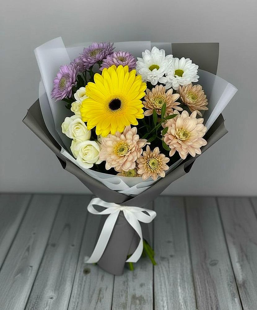 Букет цветов из: Розы, Герберы и Хризантемы в Суворовской