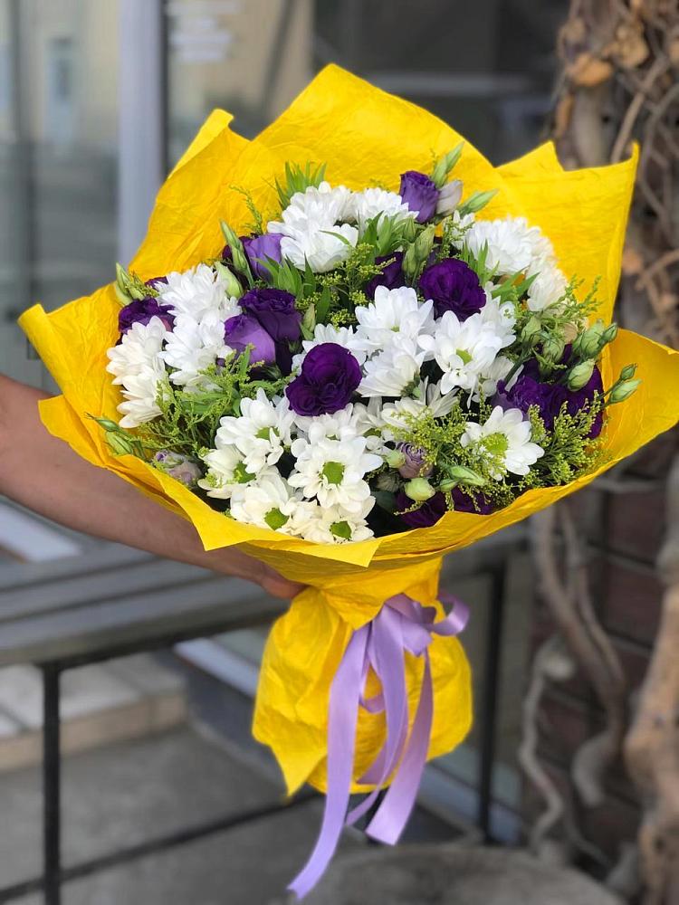 Букет цветов из: Ирисы, Хризантемы и Ромашки в Суворовской