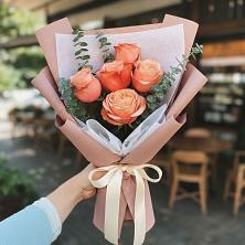 Букет цветов из:  Розы в Суворовской