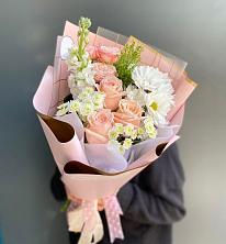 Букет цветов из:  Хризантемы и Розы в Суворовской