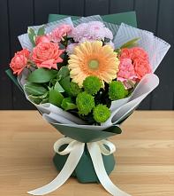 Букет цветов из:  Гвоздики, Розы, Герберы и Хризантемы в Суворовской