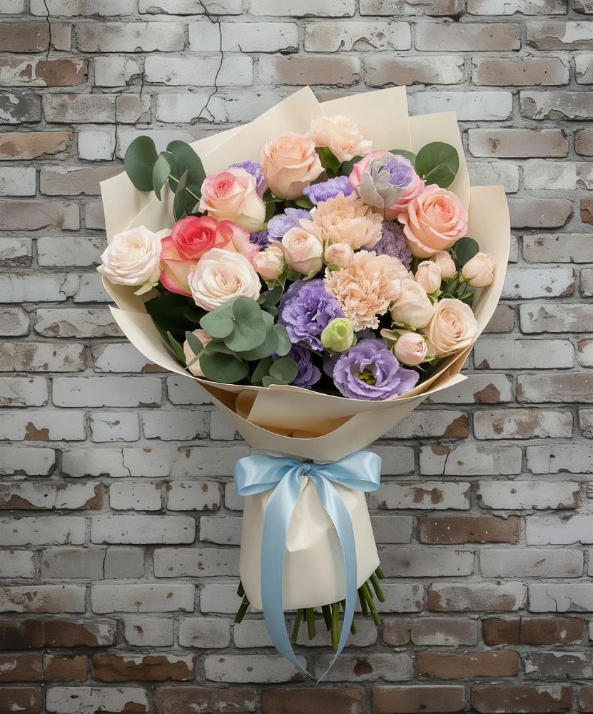 Букет цветов из: Розы, Лизиантусы и Гвоздики в Суворовской