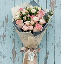 Букет цветов из:  Розы в Суворовской