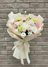 Букет цветов из:  Гвоздики, Розы, Лизиантусы и Хризантемы #REPLACE_PRED# Суворовской