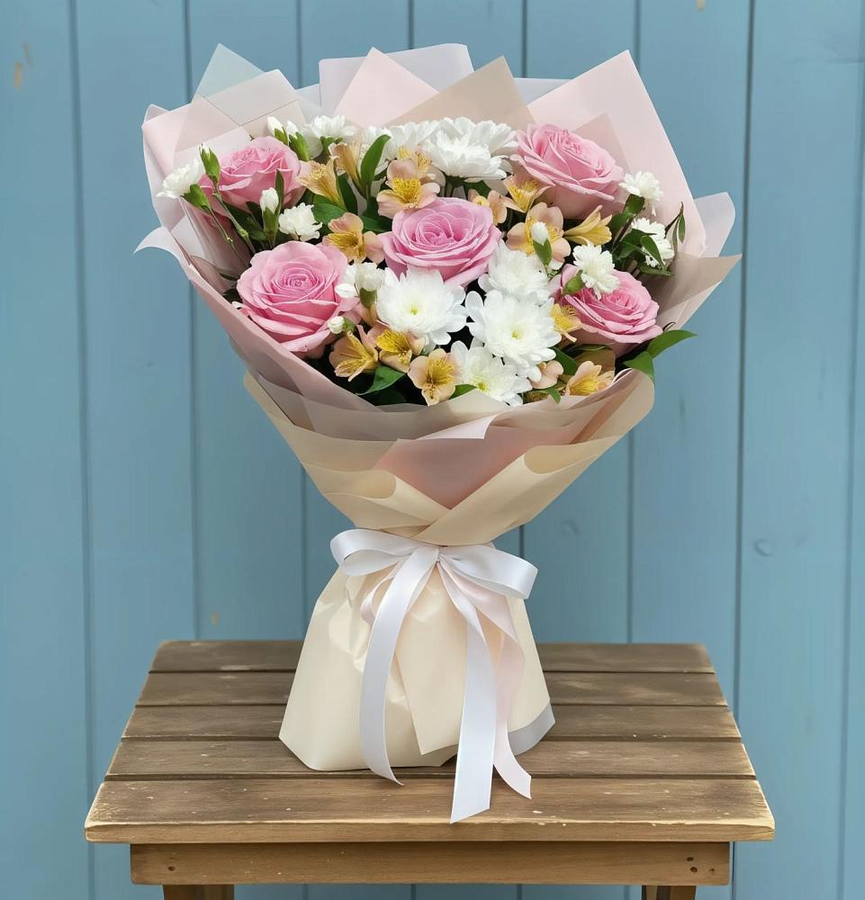 Букет цветов из: Гвоздики, Орхидеи и Розы в Суворовской