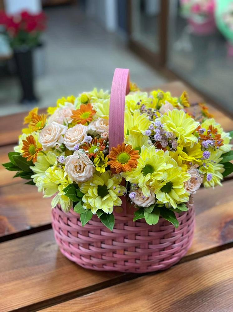 Цветочная композиция из Хризантемы и Розы в корзине в Суворовской