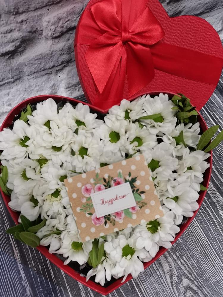 Цветочная композиция из Хризантемы в виде сердца в Суворовской