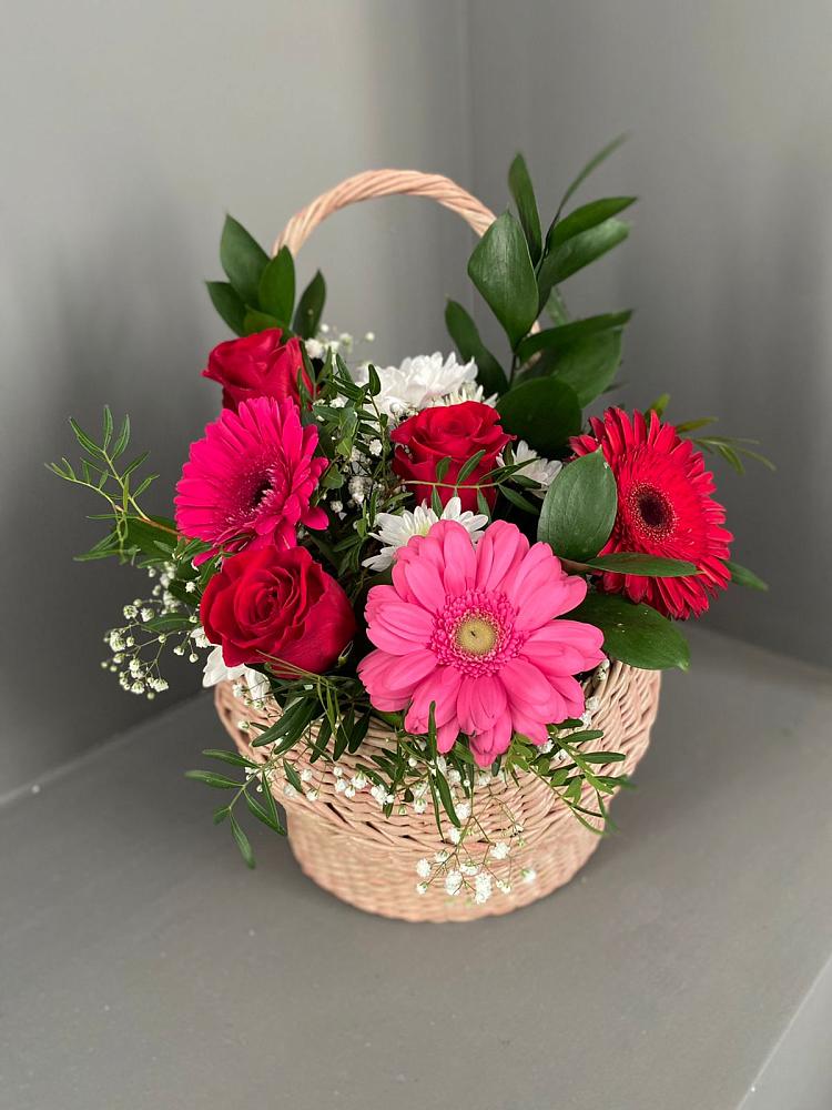 Цветочная композиция из Розы, Хризантемы и Герберы в корзине в Суворовской