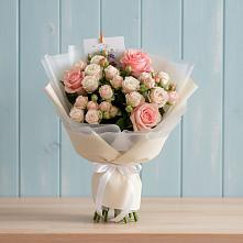Букет цветов из:  Розы в Суворовской