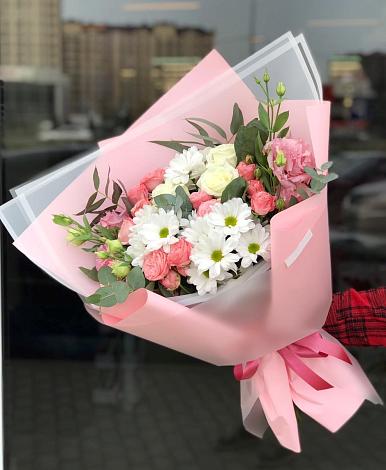 Букет цветов из: Розы, Лизиантусы и Хризантемы в Суворовской