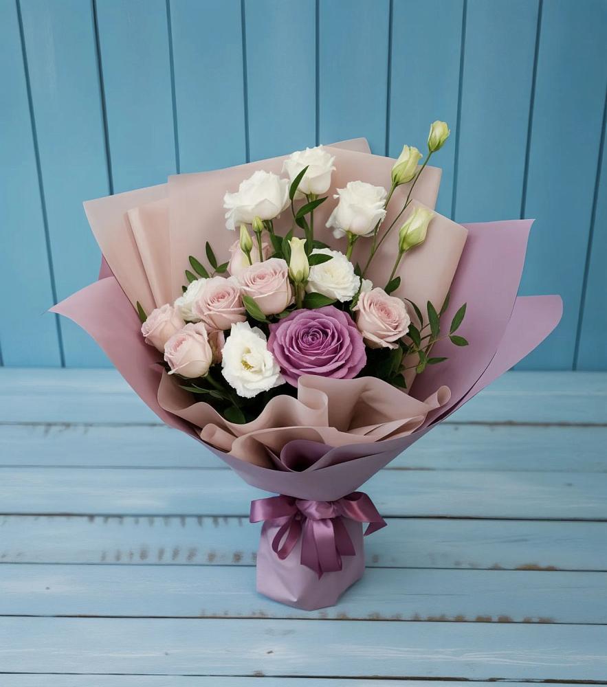 Букет цветов из: Розы и Лизиантусы в Суворовской